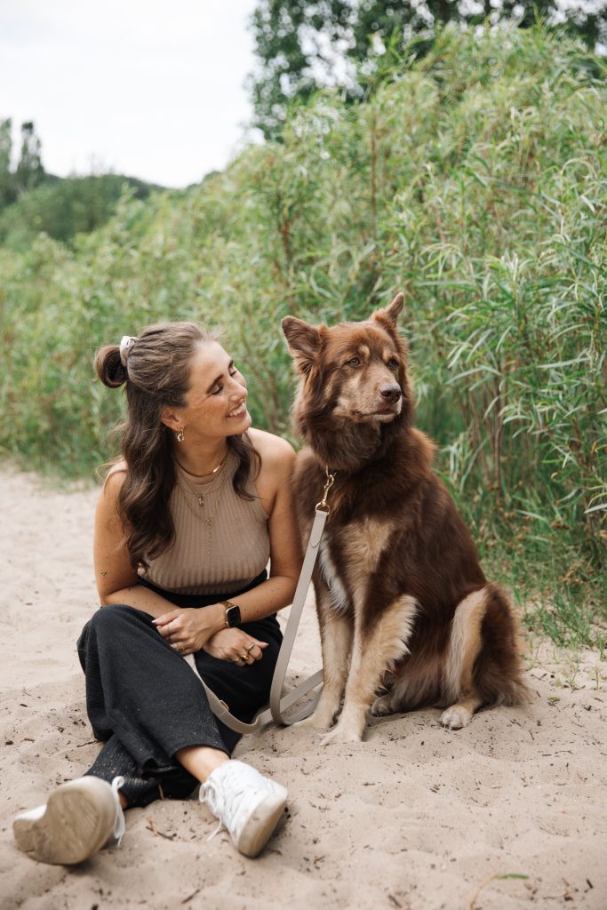 Foto von Fiona Bliedtner und ihren beiden Hunden Bounty und Nala