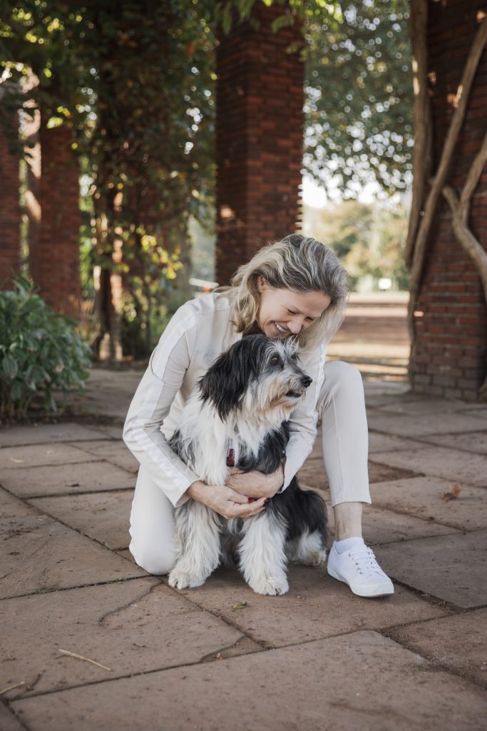 Foto von Mandy und ihrem Tierschutzhund Mia