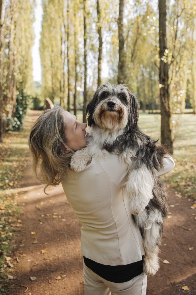 Foto von Mandy und ihrem Tierschutzhund Mia